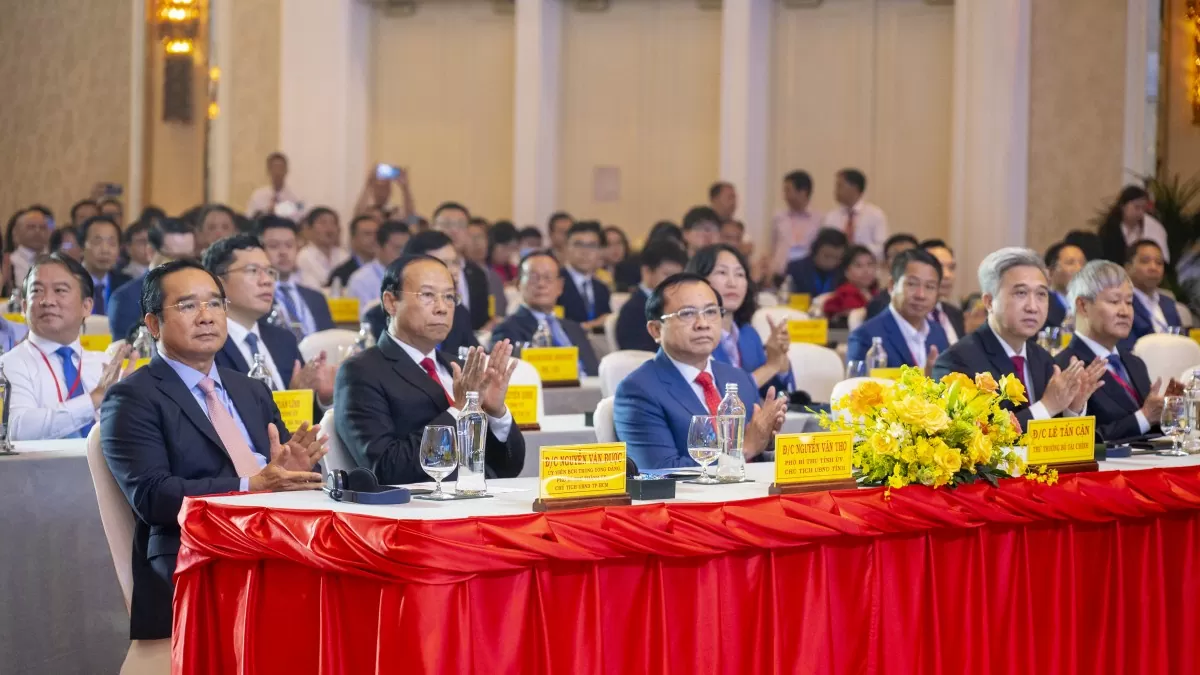 Phó Thủ tướng Mai Văn Chính dự Hội nghị đầu tư tại Bà Rịa - Vũng Tàu Phó Thủ tướng Mai Văn Chính dự Hội nghị đầu tư tại Bà Rịa - Vũng Tàu