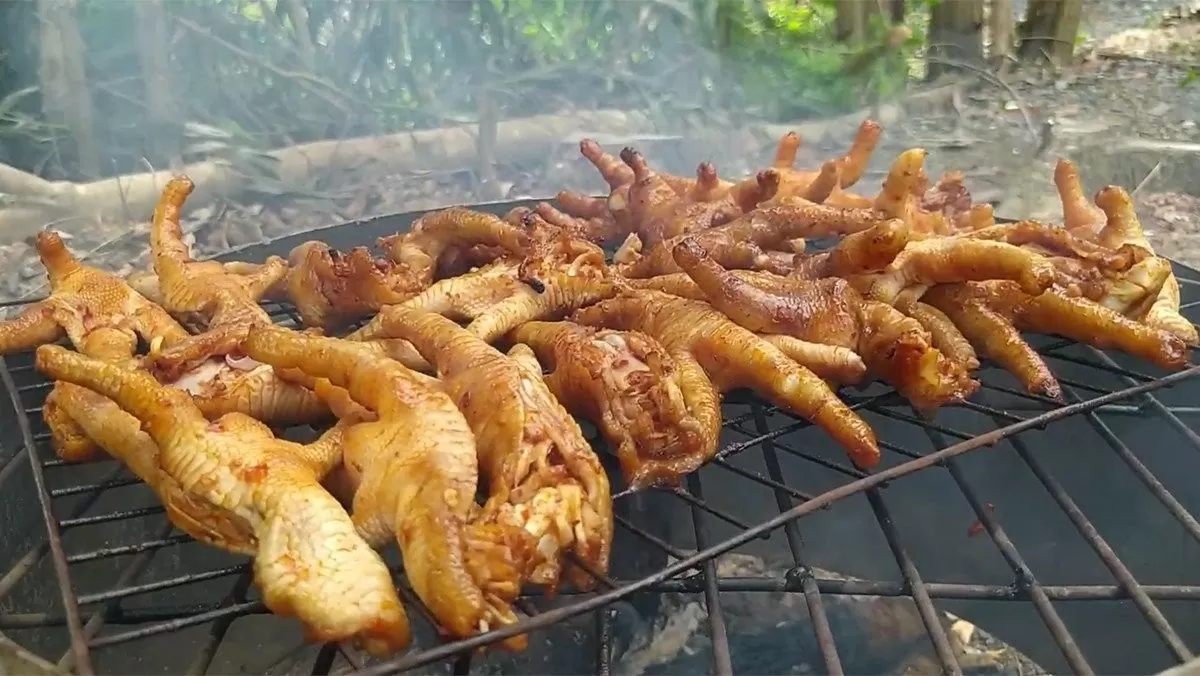Chân gà giá rẻ tràn lan khiến khách hàng bất an TP. Hồ Chí Minh: Chân gà giá rẻ tràn lan và nỗi lo về an toàn thực phẩm