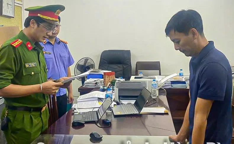 Công an Hòa Bình bắt vụ phân bón giả 'khủng', đã bán ra thị trường hàng nghìn tấn Công an Hòa Bình bắt vụ phân bón giả 'khủng', đã bán ra thị trường hàng nghìn tấn