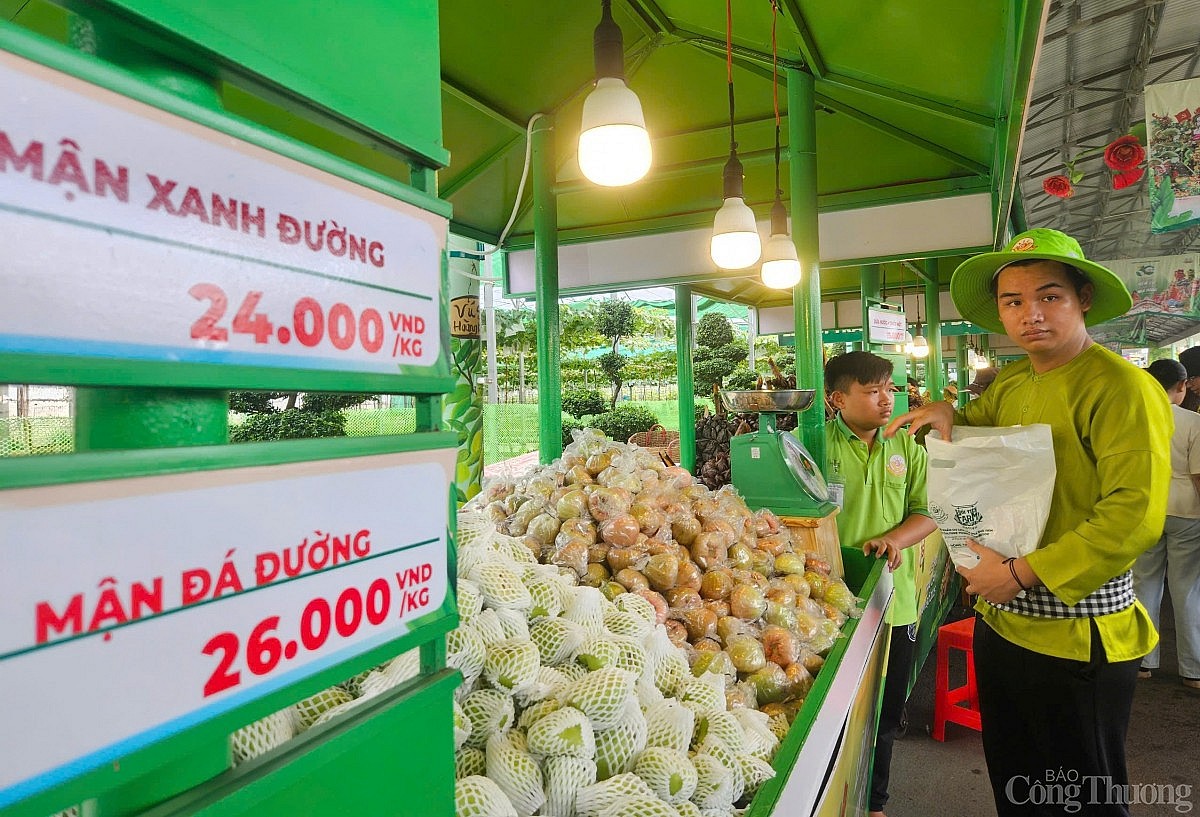 “Săn” trái cây giá rẻ tại Lễ hội Trái cây Nam Bộ