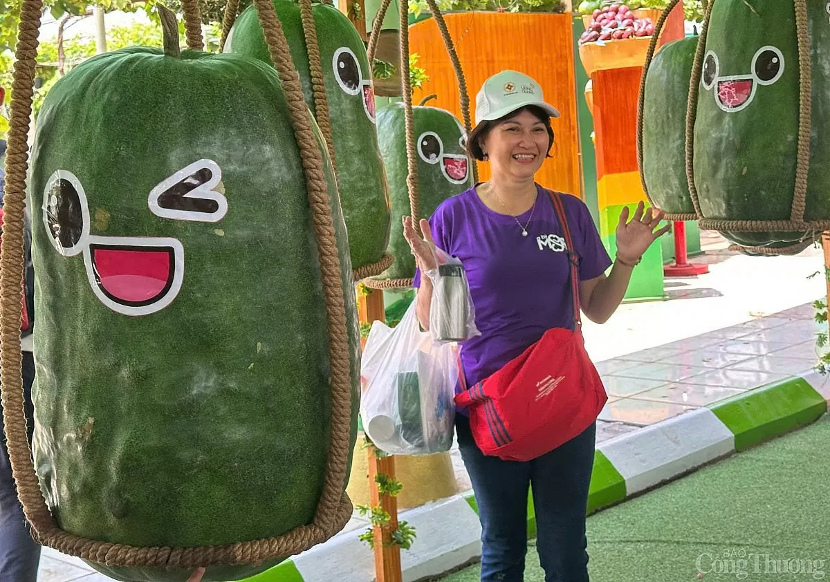 “Săn” trái cây giá rẻ tại Lễ hội Trái cây Nam Bộ “Săn” trái cây giá rẻ tại Lễ hội trái cây Nam Bộ