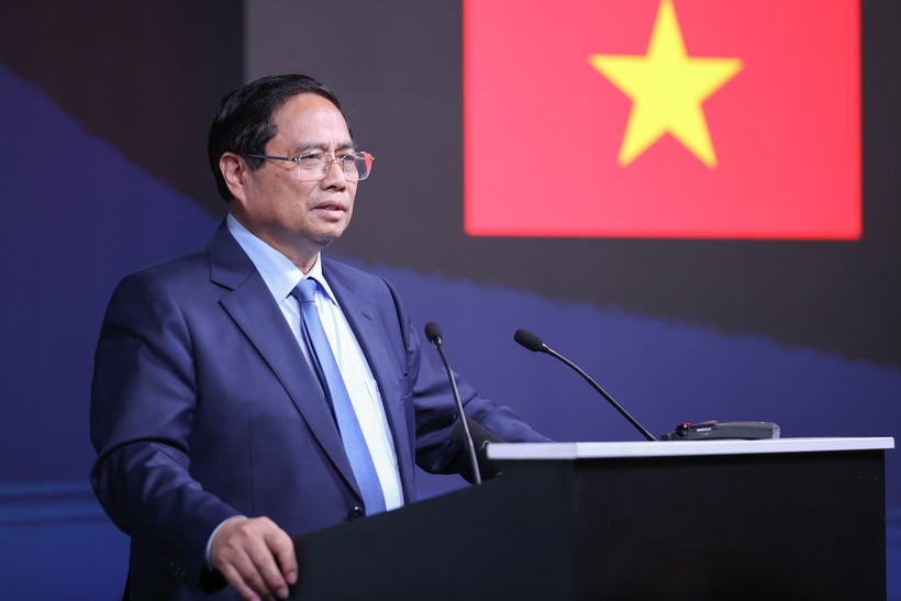 Thủ tướng nhấn mạnh, cần truyền cảm hứng, tạo động lực cho các doanh nghiệp để cùng hai Chính phủ làm mới những động lực đã có và thúc đẩy những động lực mới. Dư địa hợp tác còn rất lớn, các doanh nghiệp hai nước phải tiên phong khai thác. Ảnh: VGP/Nhật Bắc