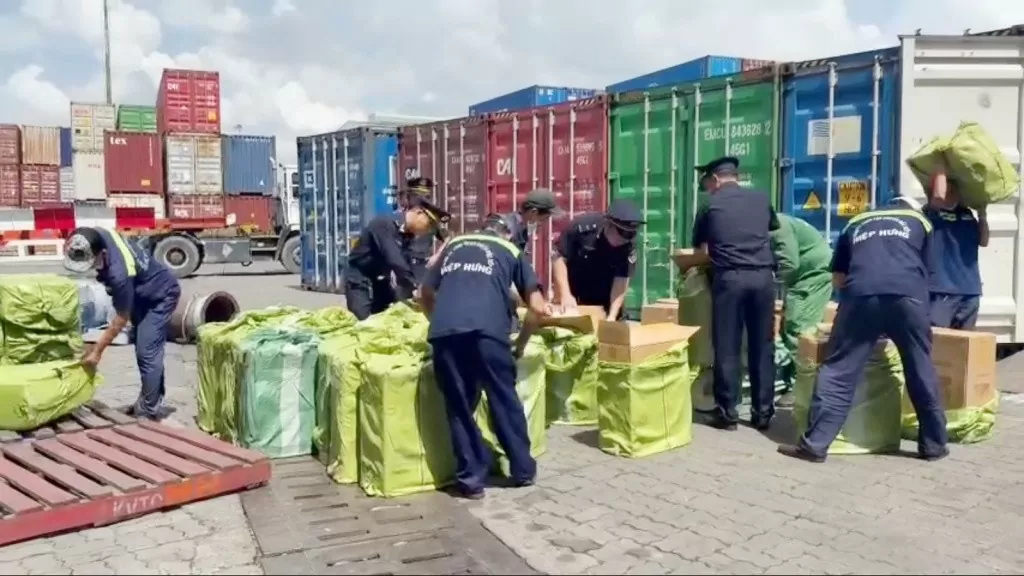Hải quan TP. Hồ Chí Minh: Phá lô thuốc lá lậu giấu trong bồn thép