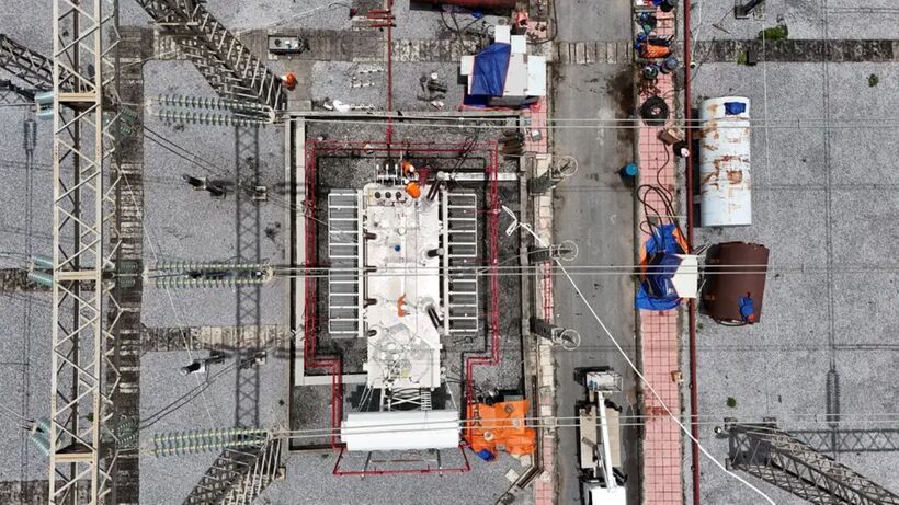 Toàn cảnh sửa MBA AT3 thuộc TBA 500kV Quảng Ninh. Ảnh: Mạnh Hùng