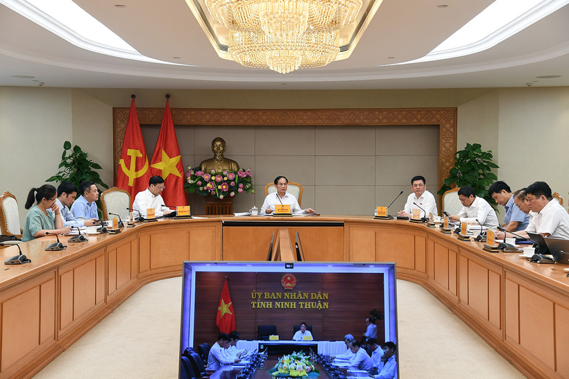 Phó Thủ tướng Bùi Thanh Sơn chủ trì cuộc họp rà soát tiến độ Dự án điện hạt nhân Ninh Thuận. Ảnh: VGP