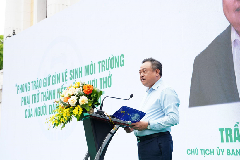 Chủ tịch UBND TP. Hà Nội phát biểu tại lễ ra quân vận hành phương tiện, thiết bị vệ sinh môi trường trên địa bàn 4 quận nội đô