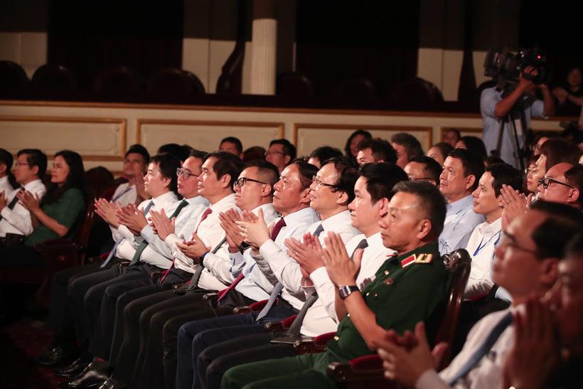 Các đại biểu tham dự chương trình. Ảnh: Nam Nguyễn