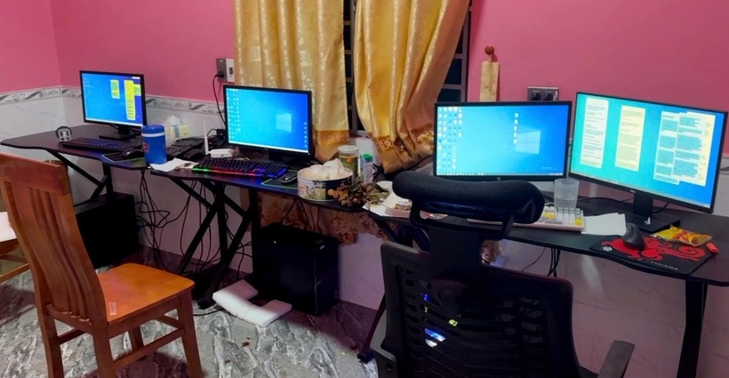 Công cụ để các đối tượng lừa đảo. Ảnh: Công an Nghệ An