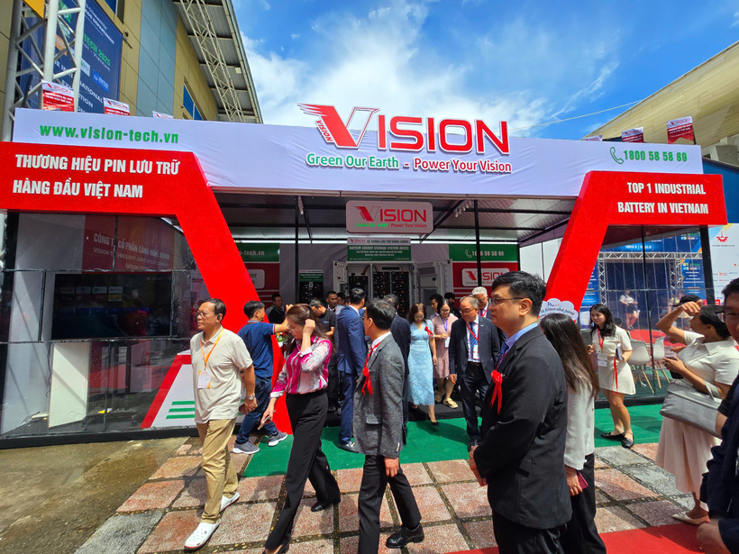 Entech Hanoi 2025 với hơn 250 gian hàng của hơn 200 doanh nghiệp trong và ngoài nước. Ảnh: Thu Hường