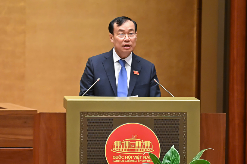 Chủ nhiệm Ủy ban Quốc phòng, An ninh và Đối ngoại Lê Tấn Tới trình bày báo cáo. Ảnh: VPQH
