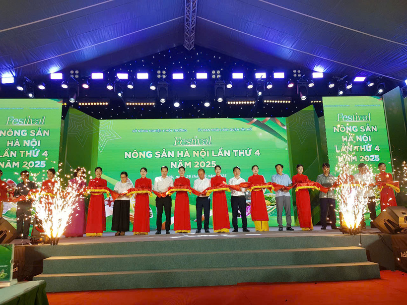 Festival Nông sản Hà Nội vừa là điểm hẹn giao thương, vừa là điểm hẹn văn hoá. Ảnh: QL