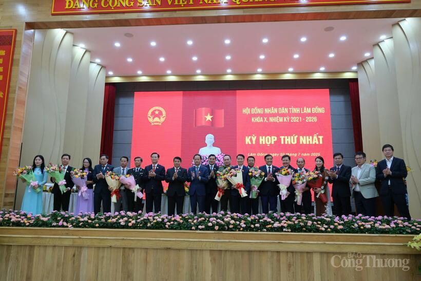 Ra mắt các cơ quan chuyên môn thuộc UBND tỉnh.