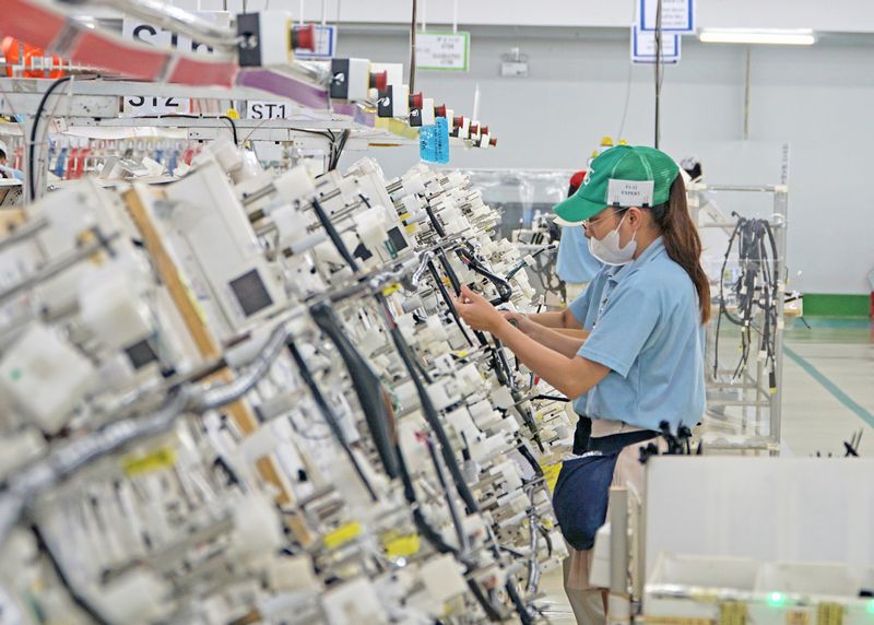 Tình hình sản xuất công nghiệp tiếp tục ổn định và phát triển. 