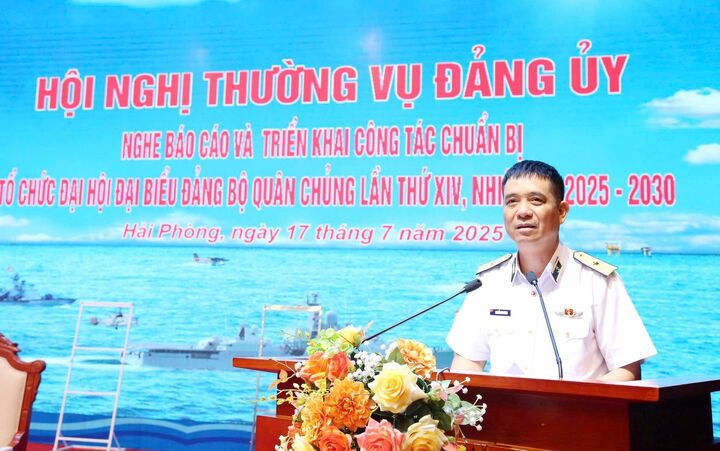 Thiếu tướng Nguyễn An Phong tại Hội nghị Thường vụ Đảng ủy Hải quân. Ảnh: HQ