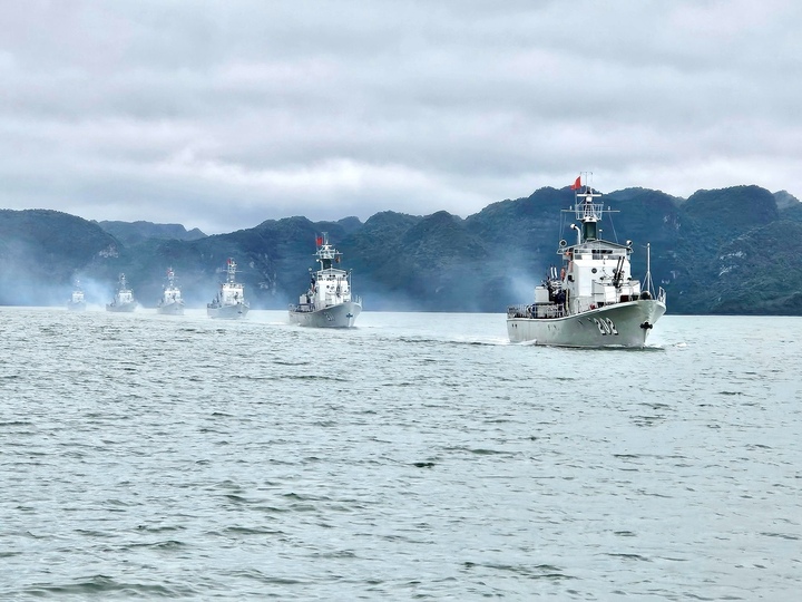 Đội hình tàu pháo Lữ đoàn 169 thực hiện nhiệm vụ. Ảnh: HQ