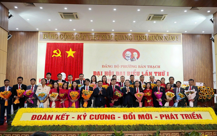 Tại Đại hội đã công bố quyết định của Ban Thường vụ Thành ủy Đà Nẵng chỉ định Ban Chấp hành Đảng bộ, Ban Thường vụ Đảng ủy, Bí thư, Phó Bí thư Đảng ủy phường Bàn Thạch, nhiệm kỳ 2025 – 2030. Ảnh: Nguyễn Dương