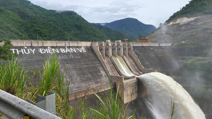 Nước đổ về hồ Thủy điện Bản Vẽ đã giảm một nửa so với hôm qua. Ảnh internet