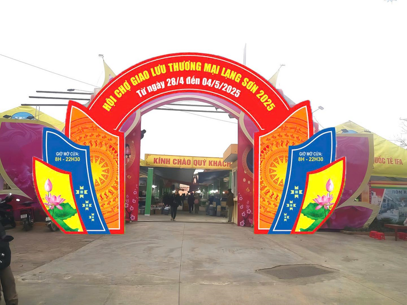 Hội chợ giao lưu thương mại tại Lạng Sơn, thu hút nhiều bà con đến mua sắm tại đây