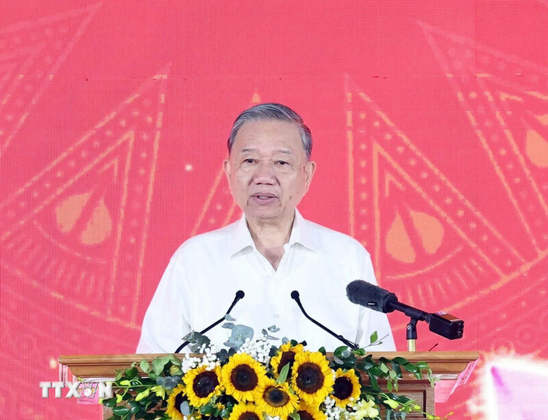 Tổng Bí thư Tô Lâm phát biểu tại Lễ khởi công Trường liên cấp Tiểu học, Trung học cơ sở xã Si Pa Phìn, tỉnh Điện Biên. (Ảnh: Thống Nhất/TTXVN)