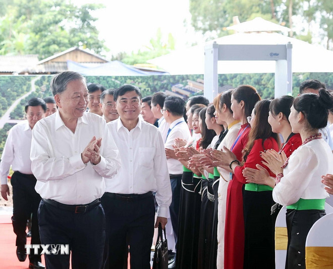 Tổng Bí Thư Tô Lâm đến dự Lễ khởi công Trường liên cấp Tiểu học, Trung học cơ sở xã Si Pa Phìn, tỉnh Điện Biên. (Ảnh: Thống Nhất/TTXVN)