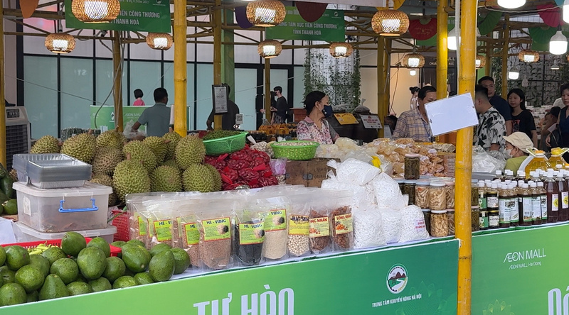 Sản phẩm trái cây rất được ưa chuộng tại sự kiện (Ảnh: Phương Ly)