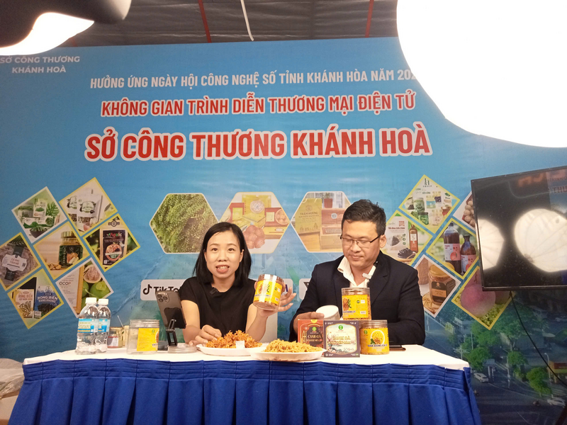 Livestream giúp đẩy mạnh tiêu thụ sản phẩm cho miền núi Khánh Hoà