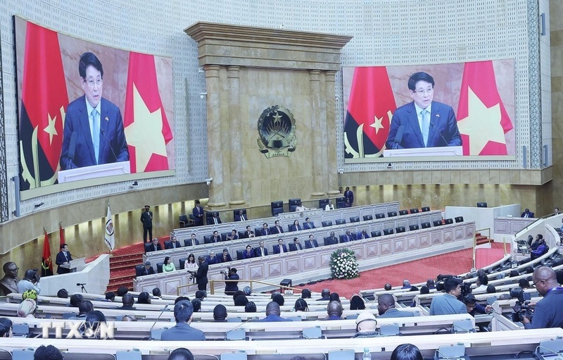 Chủ tịch nước Lương Cường có bài phát biểu chính sách quan trọng tại Phiên họp toàn thể đặc biệt của Quốc hội Angola với chủ đề “Nâng quan hệ Việt Nam - Angola lên tầm cao mới, trở thành cầu nối thúc đẩy hòa bình, hợp tác và phát triển bền vững ở Đông Nam Á và châu Phi