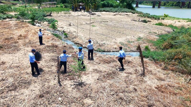 Đội chống săn bắt chim yến của Công ty Yến sào Khánh Hòa làm nhiệm vụ