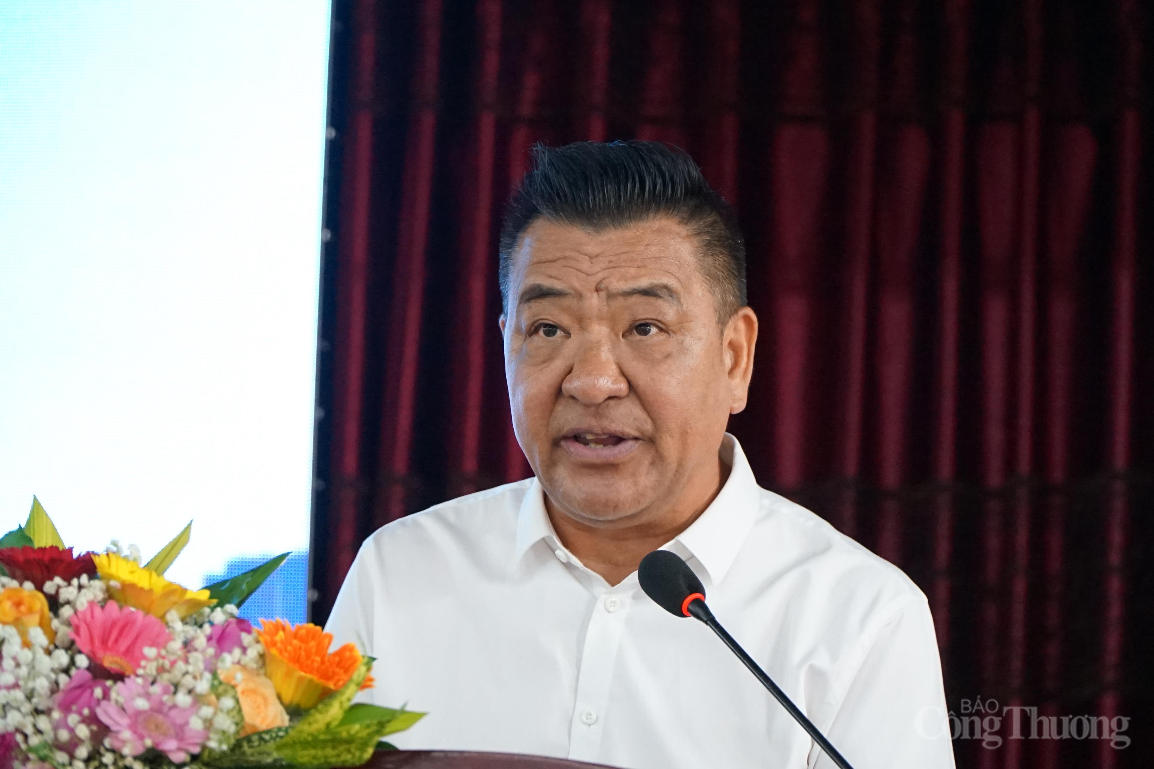 Ông Lý Vĩnh Bình, Chủ tịch Cảng thương mại quốc tế Vân Nam phát biểu tại hội nghị