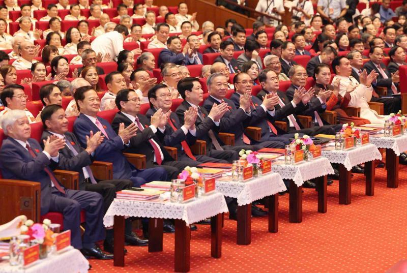 Tổng Bí thư Tô Lâm, Chủ tịch nước Lương Cường, Thủ tướng Chính phủ Phạm Minh Chính, Chủ tịch Quốc hội Trần Thanh Mẫn và các đồng chí nguyên lãnh đạo Đảng, Nhà nước dự lễ kỷ niệm. Ảnh: CAND