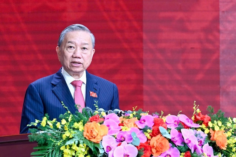 Tổng Bí thư Tô Lâm đọc diễn văn tại Lễ kỷ niệm 80 năm Ngày Truyền thống Công an nhân dân. Ảnh: CAND