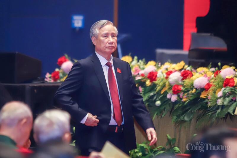 Nguyên Thường trực Ban Bí thư Trần Quốc Vượng.