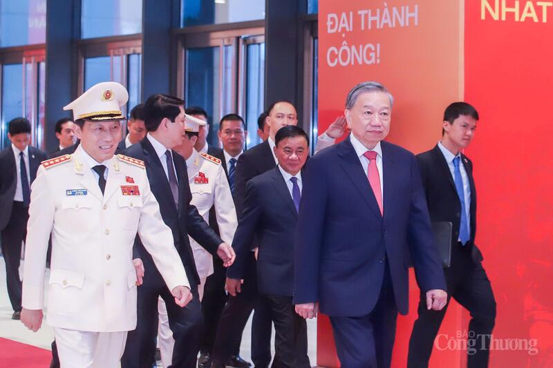 Tổng Bí thư Tô Lâm dự Lễ kỷ niệm 80 năm Ngày truyền thống Công an Nhân dân, 20 năm Ngày hội Toàn dân bảo vệ an ninh Tổ quốc và đón nhận Huân chương Sao vàng lần thứ 5.