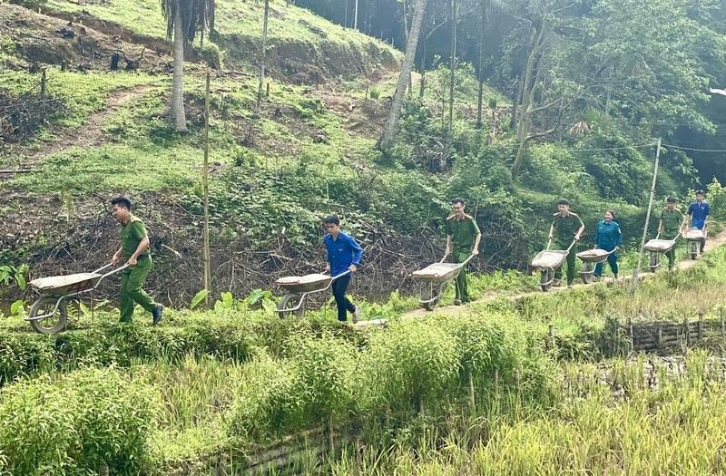 Để hoàn thành sớm chương trình xóa nhà tạm, nhà dột nát trước "giờ G", tỉnh Thanh Hóa đã huy động mọi nguồn lực. Ảnh: Quỳnh Trâm