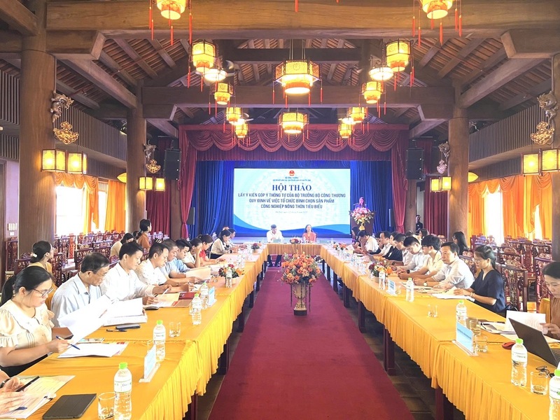 Hội thảo lấy ý kiến góp ý thông tư về tổ chức bình chọn sản phẩm công nghiệp nông thôn tiêu biểu. Ảnh: Đình Dũng