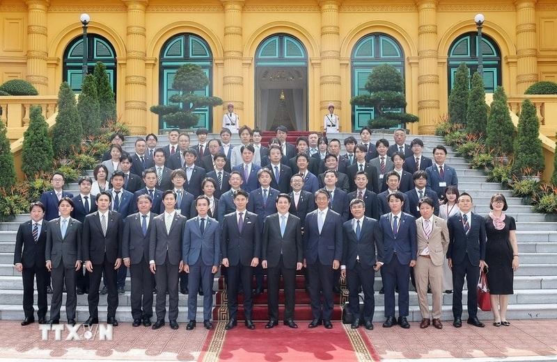 Chủ tịch nước Lương Cường với Đoàn Ban Thanh niên Đảng LDP và các nghị sĩ trẻ Nhật Bản. Ảnh: Lâm Khánh/TTXVN