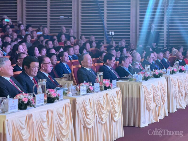 Tổng Bí thư Tô Lâm, lãnh đạo Đảng, Nhà nước, nguyên lãnh đạo Đảng, Nhà nước tham dự Lễ kỷ niệm 80 năm thành lập ngành Ngoại giao