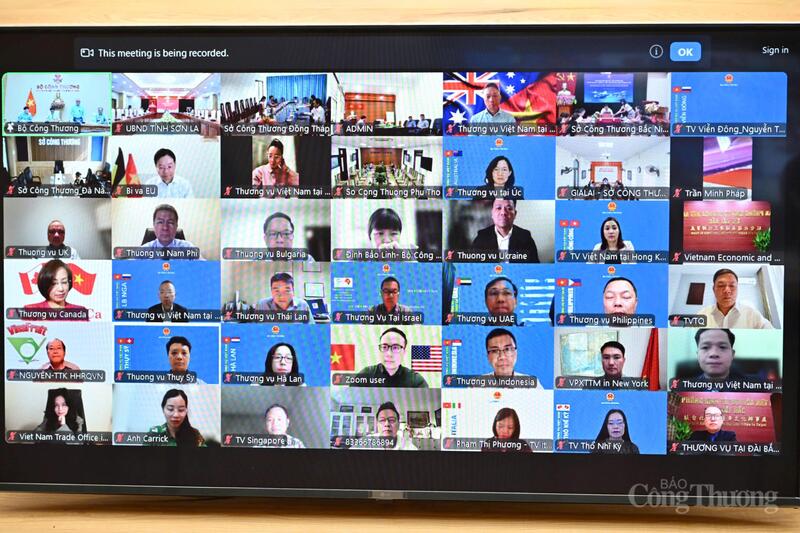 Đại diện hệ thống các thương vụ, hiệp hội, địa phương tham dự trực tuyến. Ảnh: Cấn Dũng