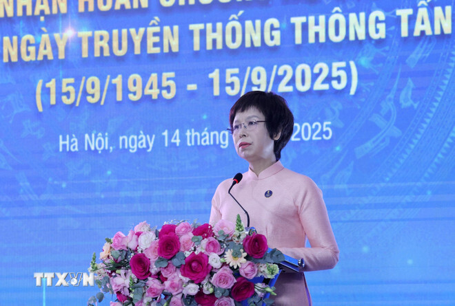 Đồng chí Vũ Việt Trang, Bí thư Đảng ủy, Tổng Giám đốc TTXVN đọc diễn văn kỷ niệm 80 năm Ngày truyền thống Thông tấn xã Việt Nam (15/9/1945-15/9/2025). Ảnh: TTXVN