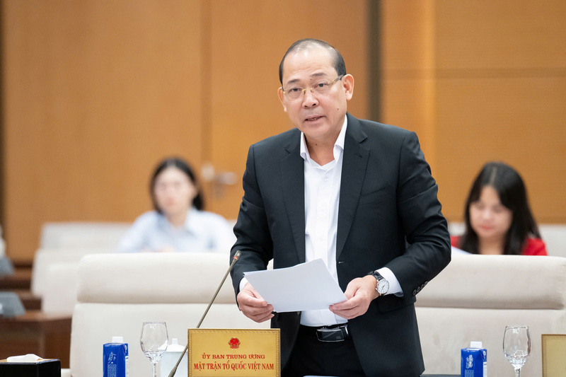 Phó Chủ tịch Ủy ban Trung ương Mặt trận Tổ quốc Việt Nam Hoàng Công Thuỷ phát biểu tại phiên họp.