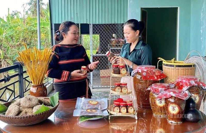 Các sản phẩm đặc trưng của chị Nay H’Tó được nhiều người biết đến hơn nhờ mạng xã hội. Ảnh: Hiền Mai