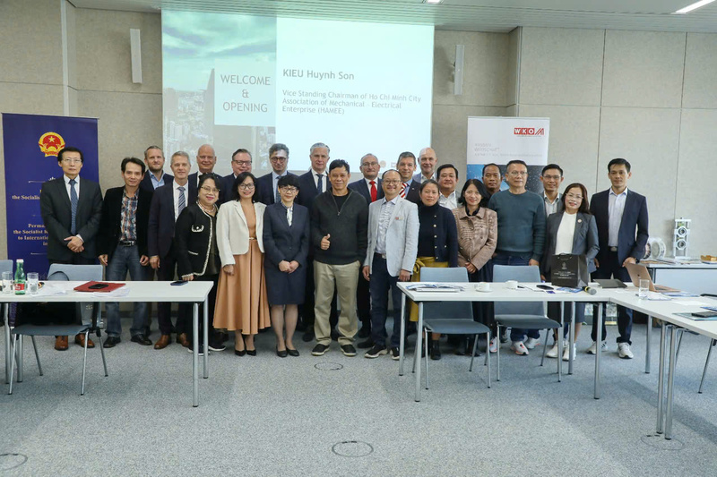 Các đại biểu tham dự hội nghị bàn tròn