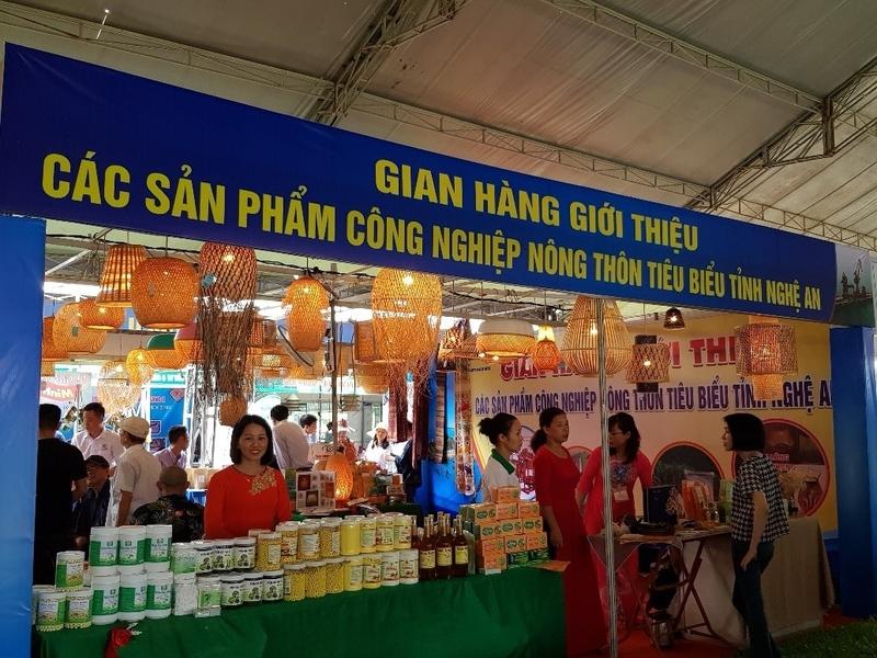 Gian hàng giới thiệu sản phẩm công nghiệp nông thôn tiêu biểu tỉnh Nghệ An