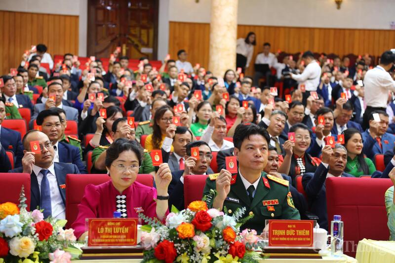 Phiên trù bị cũng thông qua chương trình làm việc chính thức của Đại hội đại biểu Đảng bộ tỉnh Điện Biên lần thứ XV, dự kiến khai mạc phiên chính thức trong ngày 15/10
