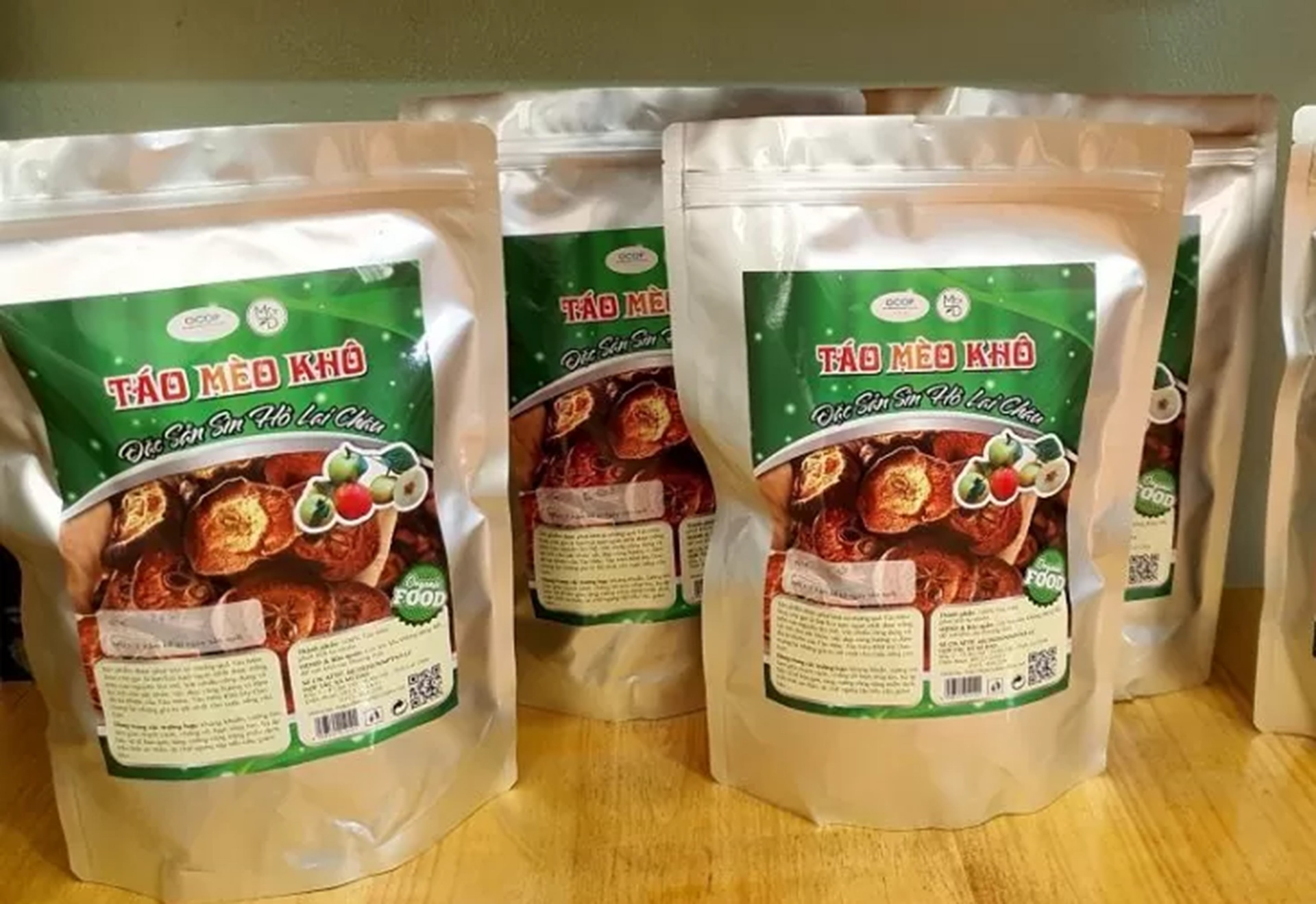 Dù trên địa bàn tỉnh đã có hợp tác xã chế biến sơn tra thành sản phẩm khô, nhưng quy mô nhỏ, chưa thể tiêu thụ hết lượng quả của bà con. Dù trên địa bàn tỉnh đã có hợp tác xã chế biến sơn tra thành sản phẩm khô, nhưng quy mô nhỏ, chưa thể tiêu thụ hết lượng quả của bà con.