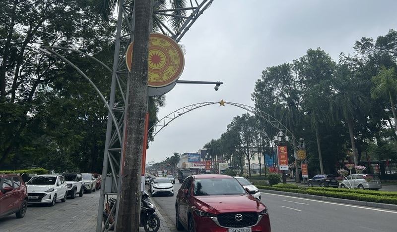 Công an tỉnh Thanh Hóa đang triển khai lắp đặt 70 hệ thống camera AI tại 41 vị trí trọng điểm trên địa bàn các phường trung tâm. Ảnh: Hoàng Minh