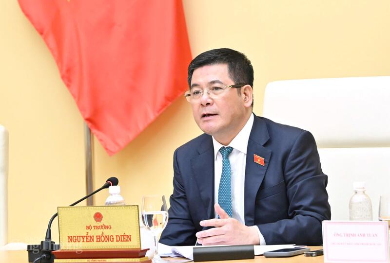 Bộ trưởng Nguyễn Hồng Diên phát biểu tại buổi làm việc. Ảnh: Cấn Dũng