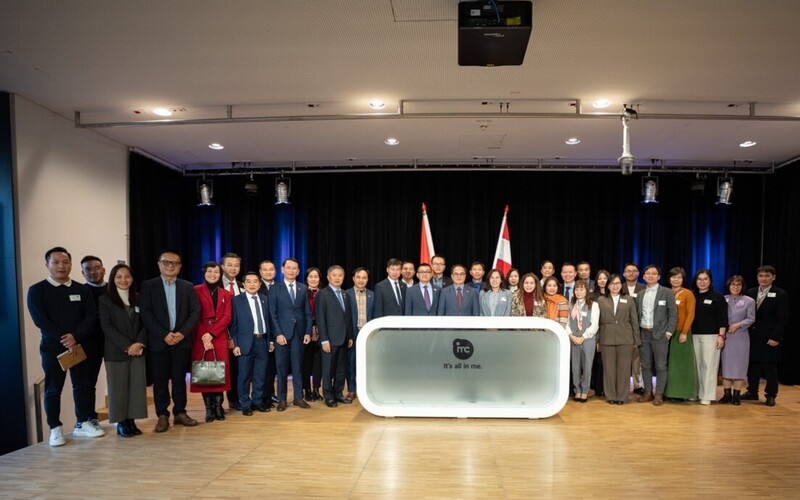 Các đại biểu tham dự diễn đàn.