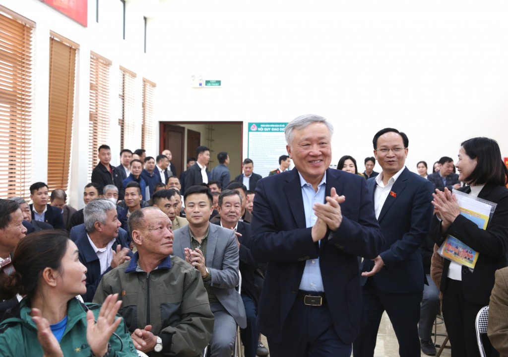 Phó Thủ tướng Thường trực Chính phủ Nguyễn Hòa Bình cùng Đoàn đại biểu Quốc hội tỉnh Bắc Ninh tiếp xúc cử tri phường Võ Cường, Bắc Ninh, sau Kỳ họp thứ 10, Quốc hội khóa XV - Ảnh: VGP/Nguyễn Hoàng Phó Thủ tướng Thường trực Chính phủ Nguyễn Hòa Bình cùng Đoàn đại biểu Quốc hội tỉnh Bắc Ninh tiếp xúc cử tri phường Võ Cường, Bắc Ninh, sau Kỳ họp thứ 10, Quốc hội khóa XV - Ảnh: VGP/Nguyễn Hoàng