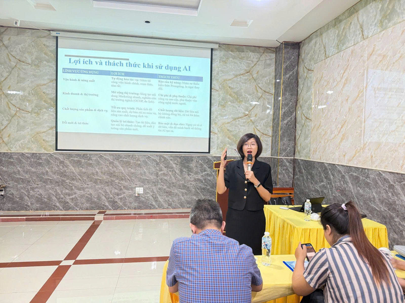 Những kiến thức cơ bản về sử dụng công nghệ AI trong việc quản trị, kinh doanh HTX được các chuyên gia phổ biến cho các thành viên HTX trên địa bàn tỉnh Quảng Ngãi